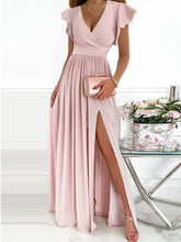 Robe fendue à manches courtes et col en V
